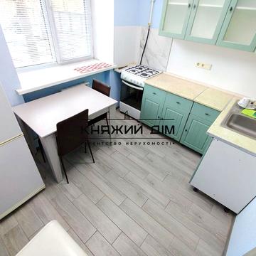 Леоніда Каденюка просп. (Юрія Гагаріна), 2/35