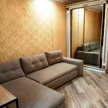 Анни Ахматової вул., 32/18