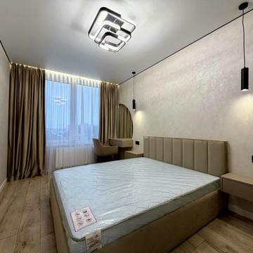 Степана Бандери вул., (Будинок 4)