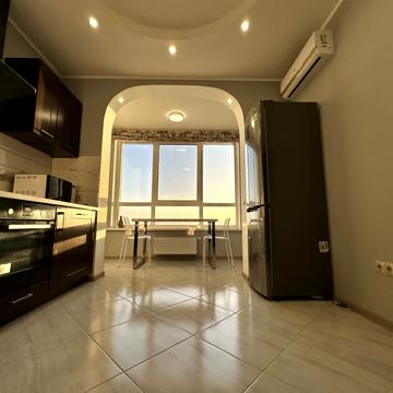 Зарічна вул., 1-Б