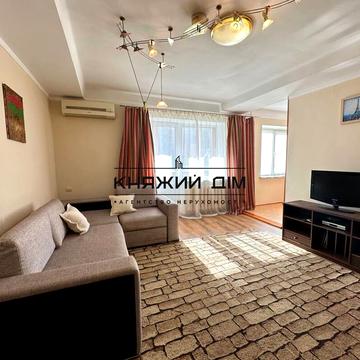 Євгена Коновальця вул. (Щорса), 33