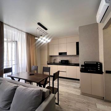 Михайлівська вул., (Будинок 1)