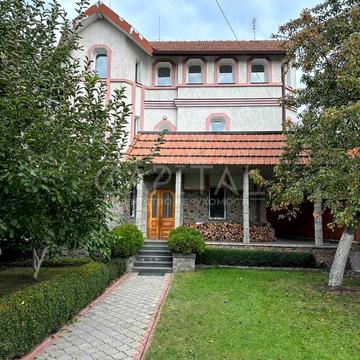 Садова вул.