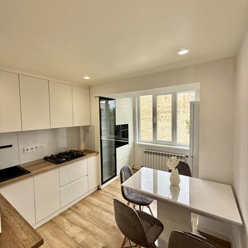 Героїв Майдану вул. (Червоноармійська), 93