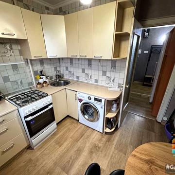 Будівельників вул., 14