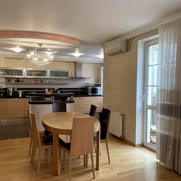 Почайнинська вул., 25/49