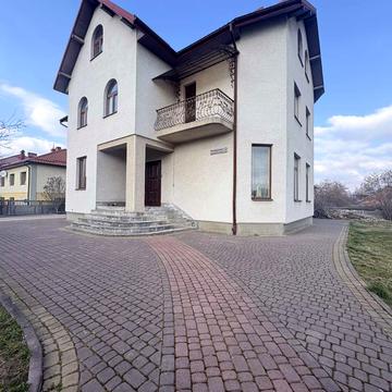 Геофізиків вул., 19