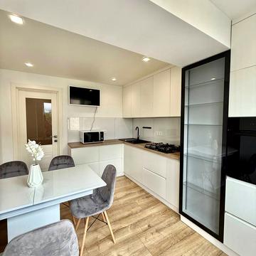 Героїв Майдану вул. (Червоноармійська), 93