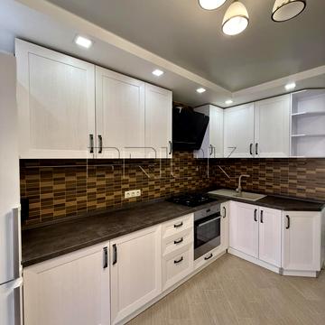 Соборна вул. (Петропавлівська), 10-Б