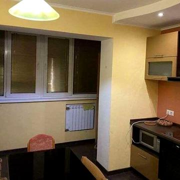 Лариси Руденко вул., 10-Б