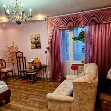 Тополина вул., 18