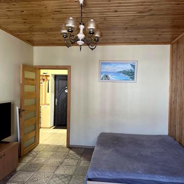 Академіка Лебедєва вул., 1/7