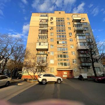 Ярослава Івашкевича вул., 14