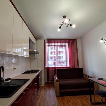 Богдана Хмельницького вул., 96