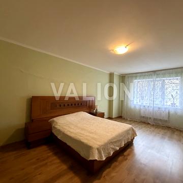 Пономарьова вул., 2/2