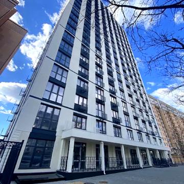 Літературна вул., 10-Б