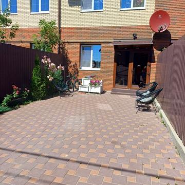 Європейська вул., 19