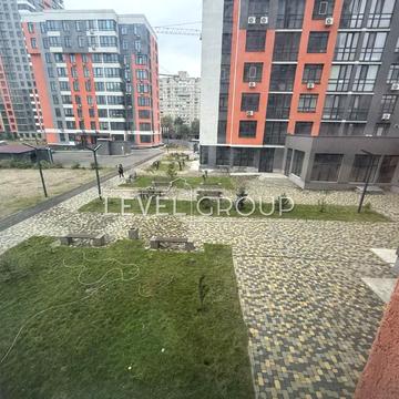 Миколи Гулака вул., 4