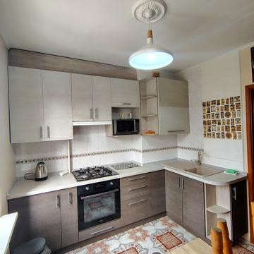 Академіка Корольова вул., 49