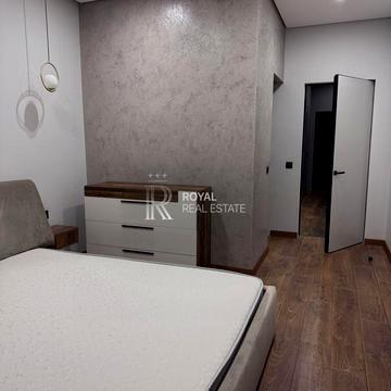 Предславинська вул., 40