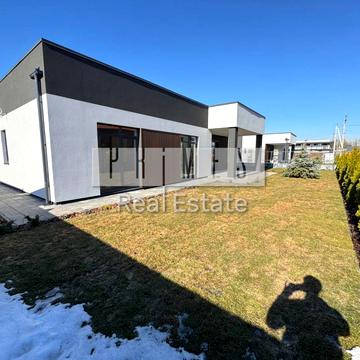 Анни Ахматової вул.