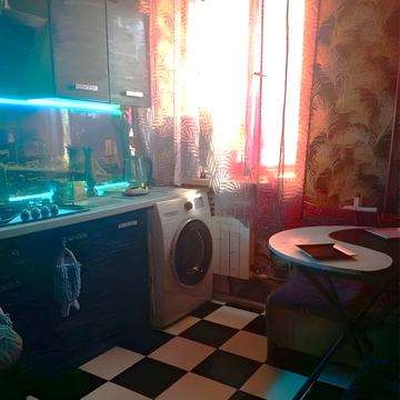 Космонавтів вул., 3