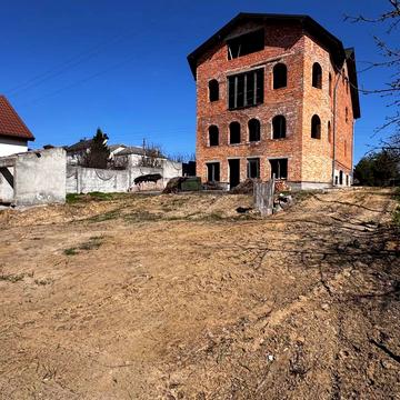 Володимира Великого вул., 16