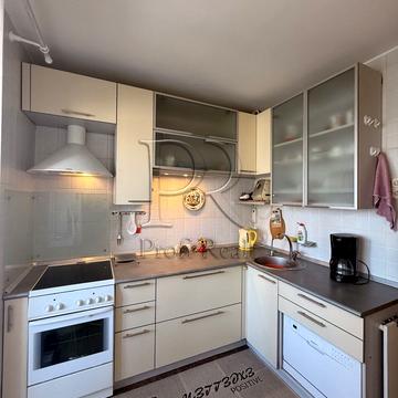 Вячеслава Чорновола вул., 8