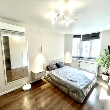 Молодіжна вул., 7