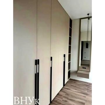 Августина Волошина вул., 25