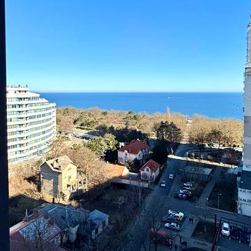 Літературна вул., 10-Б