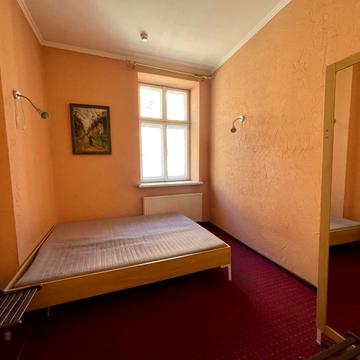 Зелена вул., 1