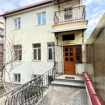 Вернигори вул., 38