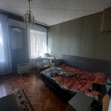 Різовська вул., 8