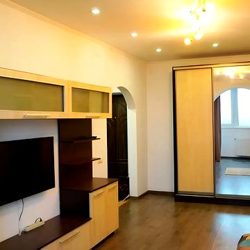 Хотинська вул., 12