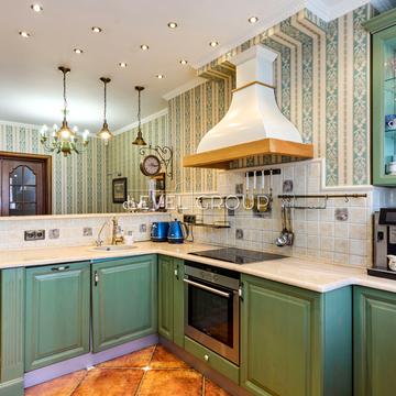 Саперно-Слобідська вул., 8