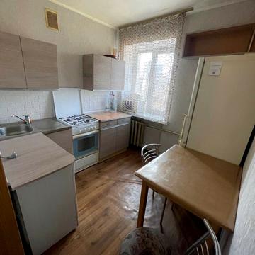 Леоніда Каденюка просп. (Юрія Гагаріна), 13-Б