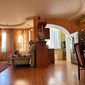 Тополина вул., 18/1