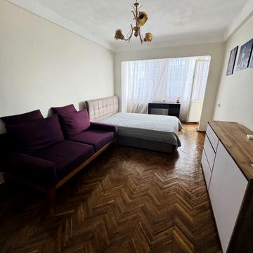 Борщагівська вул., 2