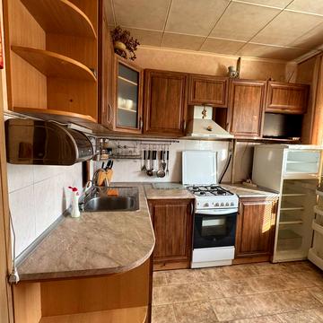 Героїв просп., 4