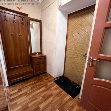 Менахем-Мендл Шнеєрсона вул. (Мініна), 11