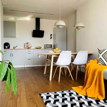 Салютна вул., 2к18