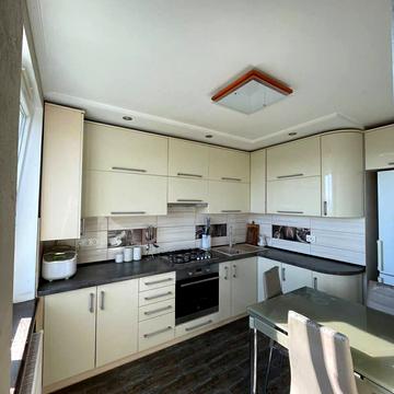 Михайла Грушевського вул., 13