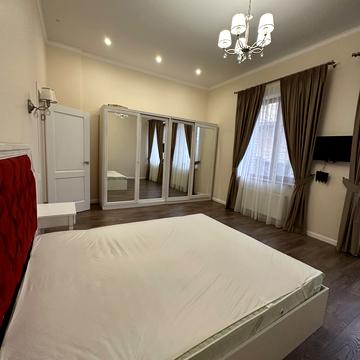 Волошкова вул., 1