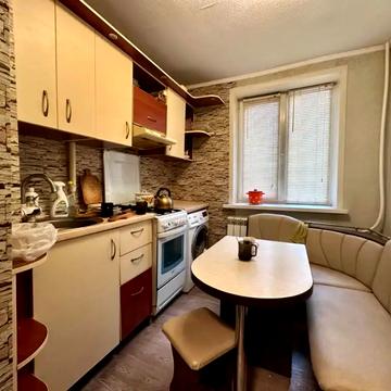 Академіка Янгеля вул., 21