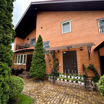 Набережна, 5