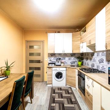 Василя Стуса вул., 30