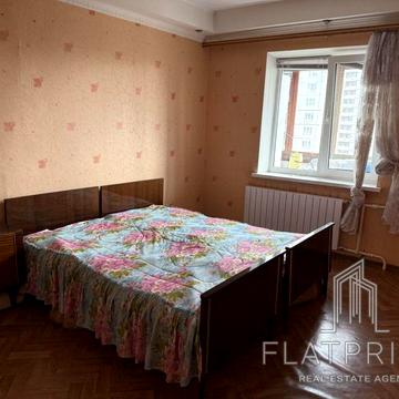 Академіка Булаховського вул., 32