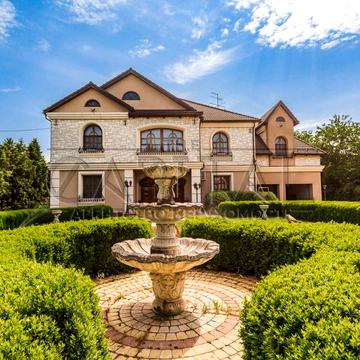 Залужна вул., 16