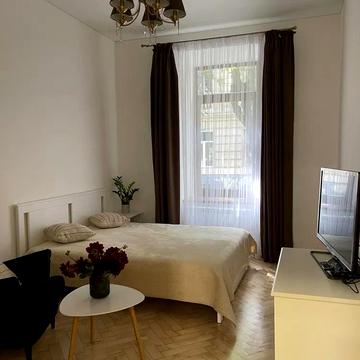 Гетьмана Петра Дорошенка вул. (Жовтнева), 64